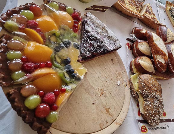 Buffet Kuchen u. Laugenstangen 