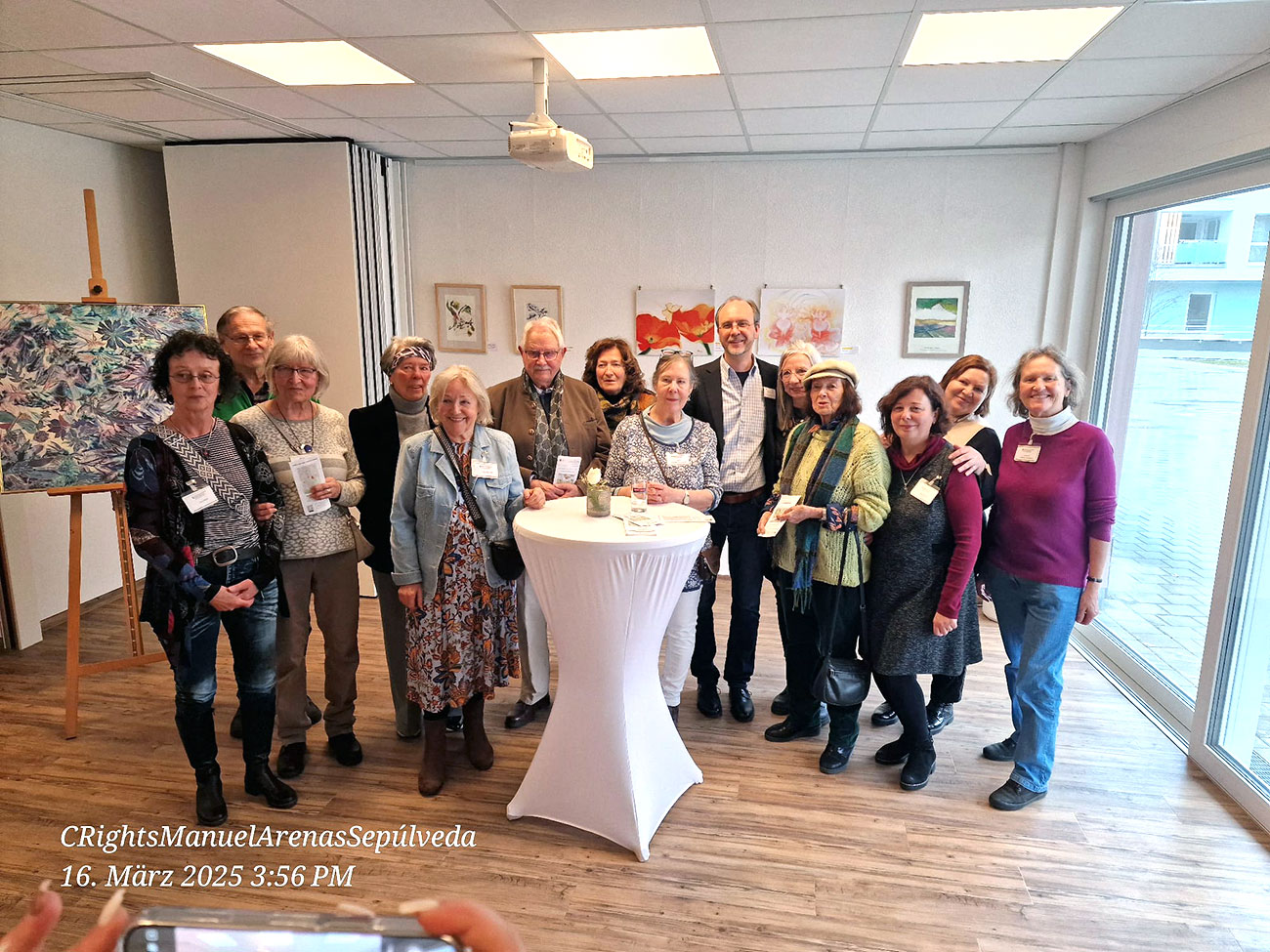 Gruppenbild mit allen beteiligten Künstlern der Ausstellung