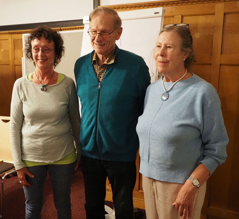 Gerit Klein nach ihrer Wahl als neue Schriftführerin und Doris nach der Bestätigung in Ihrem Amt mit Gunther 
